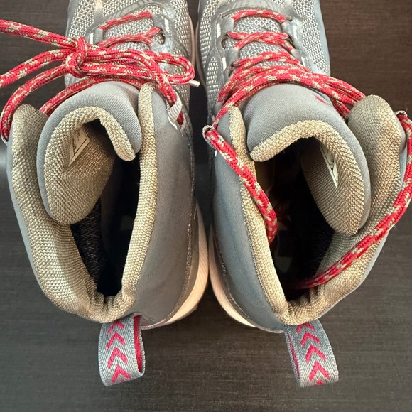 Under Armour‎ Charged Verge 2.0 Women's 9.5 Gore-Tex Hiking Trail Gray Red Boots - Picture 11 of 12